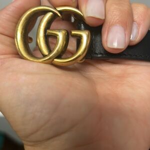 Black Gucci skinny belt in excellent condition 100 authentic size 85